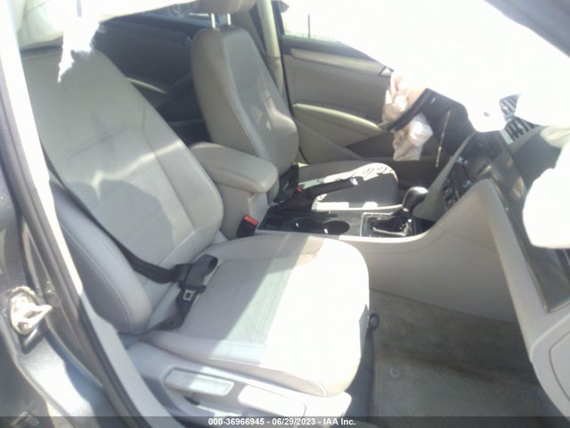 1VWAT7A35FC093826 Volkswagen Passat 1.8t Limited Edition