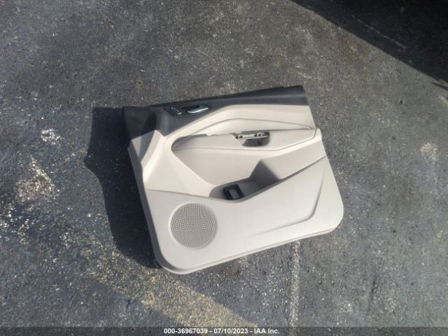 1FMCU0GX2FUC40152 Ford ESCAPE SE