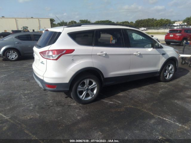 1FMCU0GX2FUC40152 Ford ESCAPE SE