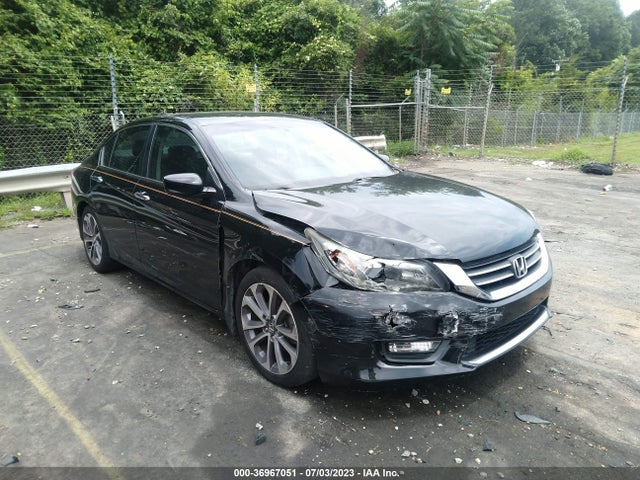 2014 1HGCR2F56EA104495 main image