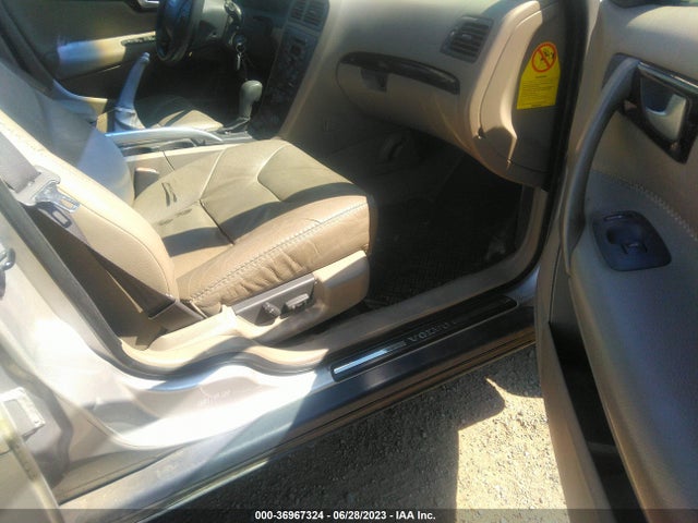 2002 VOLVO V70 VIN: YV1SZ58D621052274