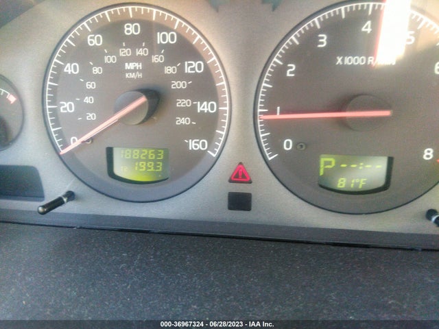 2002 VOLVO V70 VIN: YV1SZ58D621052274
