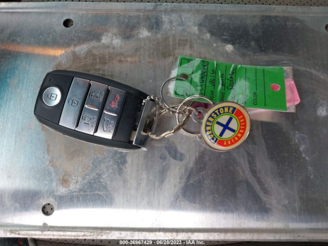 KNDMB5C14G6208757 KIA SEDONA LX
