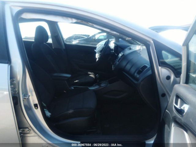 KNAFX4A6XF5256915 KIA FORTE LX