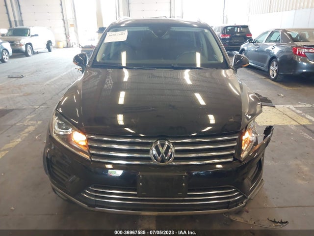 2017 Volkswagen Touareg, VIN: WVGEF7BP9HD006936