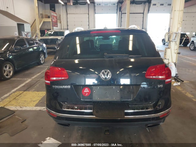 2017 Volkswagen Touareg, VIN: WVGEF7BP9HD006936