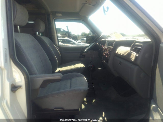 1995 VOLKSWAGEN EUROVAN CAMPER/TRANSPORTER VIN: WV2EE0709SH002686