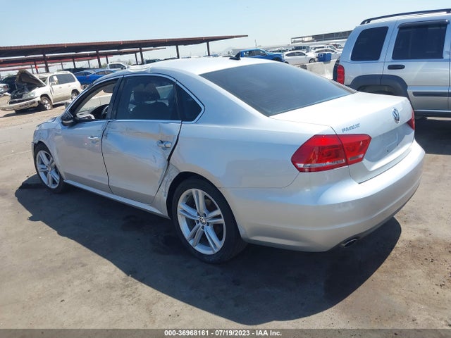 1VWBT7A39EC081598 Volkswagen Passat Se W/sunroof