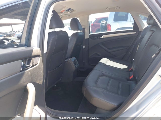 1VWBT7A39EC081598 Volkswagen Passat Se W/sunroof
