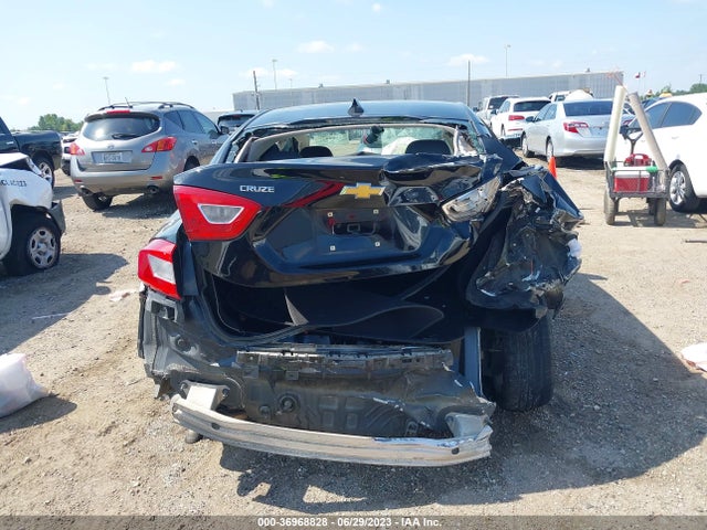 Chevrolet CRUZE LT 2018 1G1BE5SM6J7171487 Image 8