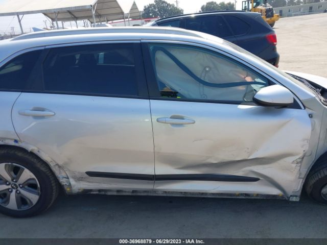 KNDCB3LC4L5399517 KIA NIRO LX