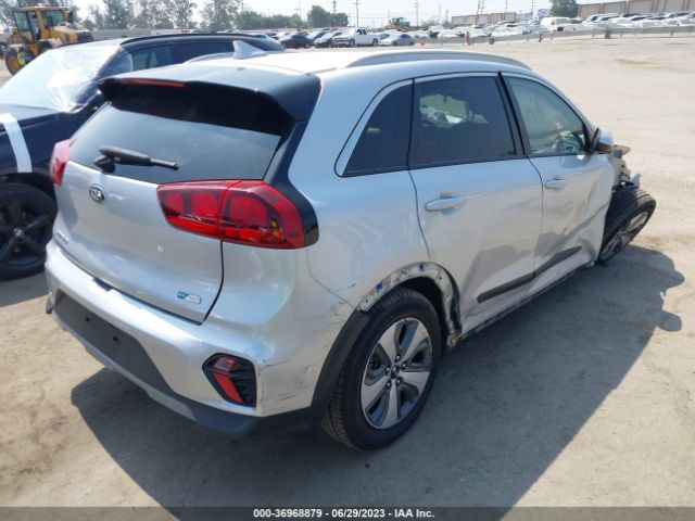 KNDCB3LC4L5399517 KIA NIRO LX