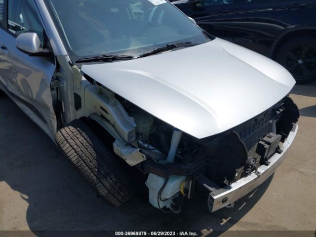 KNDCB3LC4L5399517 KIA NIRO LX