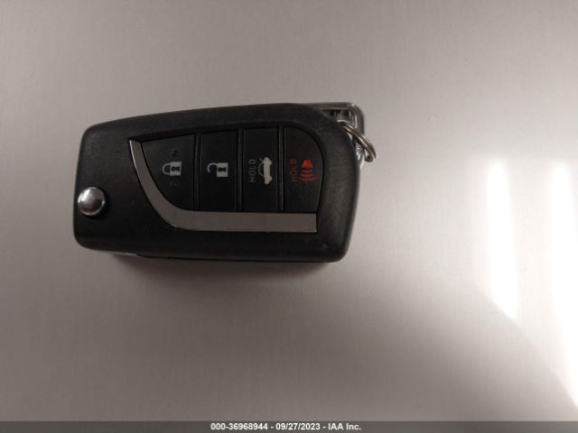 5YFEPMAE9MP243241 Toyota COROLLA LE