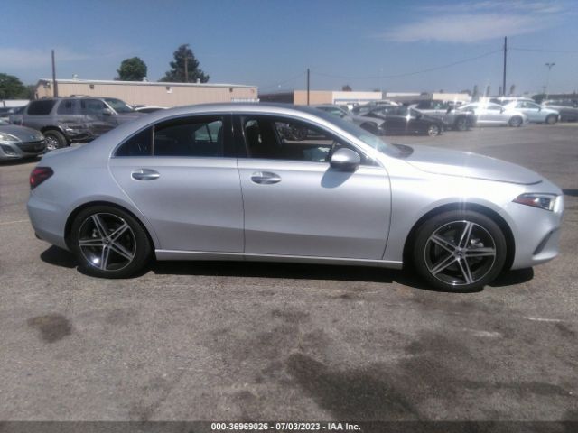 WDD3G4EB7KW012016 Mercedes-Benz A-class A 220