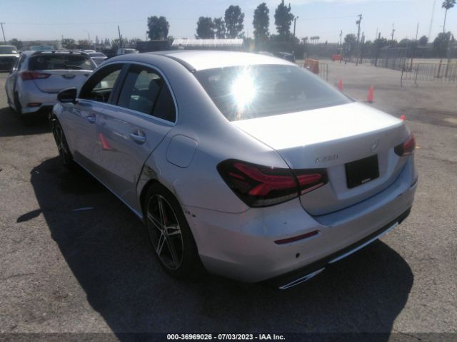 WDD3G4EB7KW012016 Mercedes-Benz A-class A 220