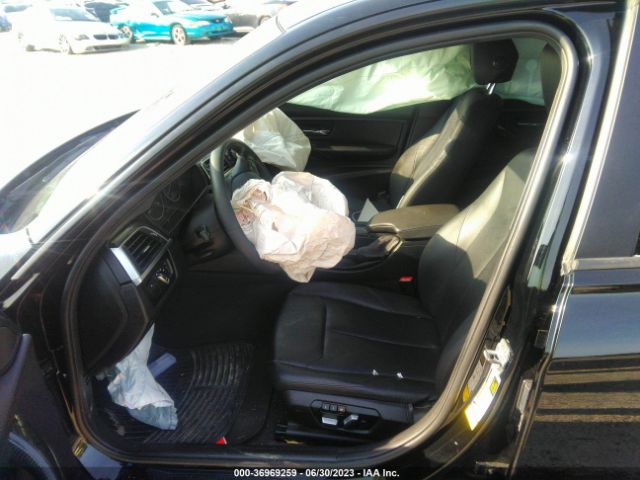 WBA8E1G35HNU16406 BMW 3 Series 320i