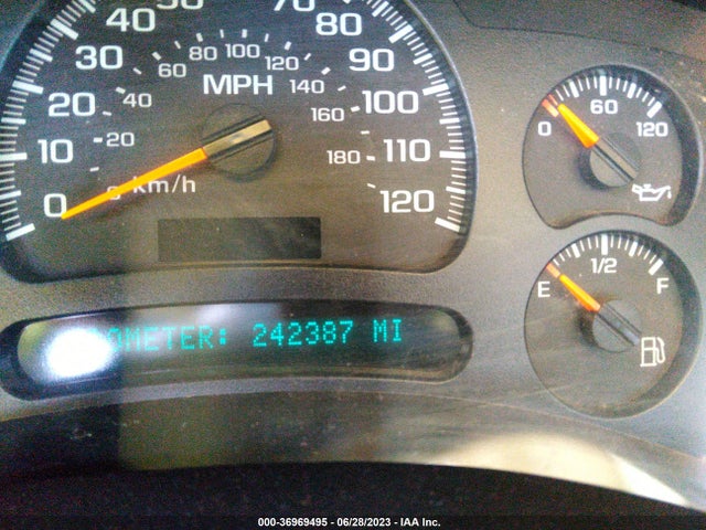 2005 GMC SIERRA 2500HD SLE VIN: 1GTHK23235F958057