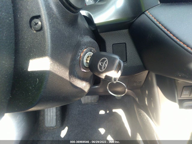 Toyota RAV4 SE 2018 JTMNFREV0JJ168794 Image 3