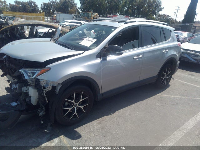 Toyota RAV4 SE 2018 JTMNFREV0JJ168794 Image 2