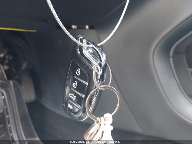 1C3CCCBG3GN133983 Chrysler 200 S