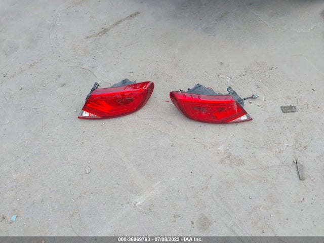 1C3CCCBG3GN133983 Chrysler 200 S