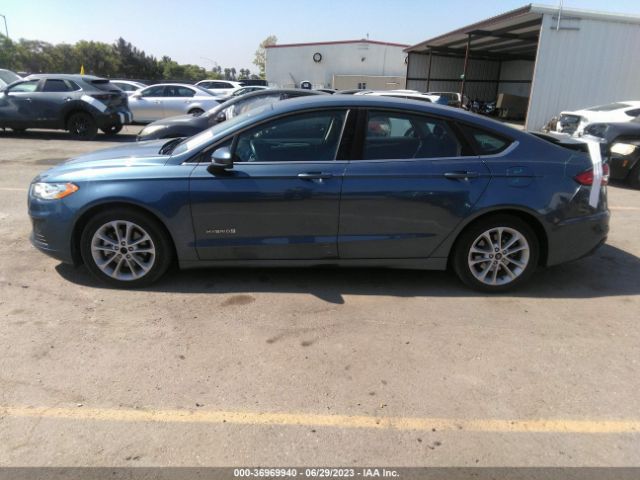 3FA6P0LU0KR114786 Ford Fusion Hybrid Se