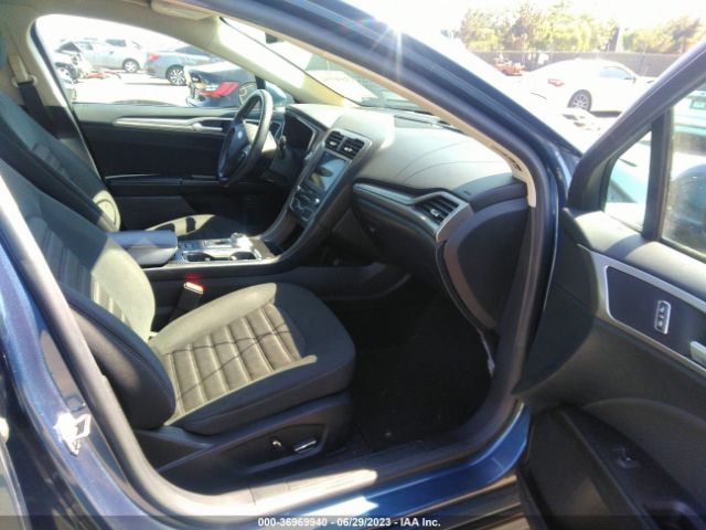 3FA6P0LU0KR114786 Ford Fusion Hybrid Se