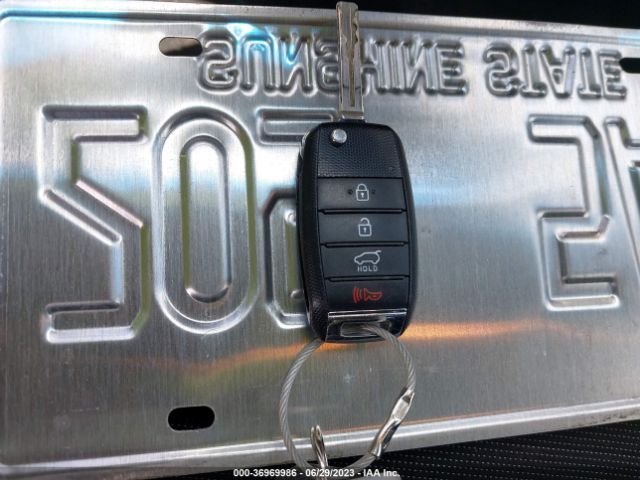 KNDPMCAC6K7556725 KIA Sportage Lx