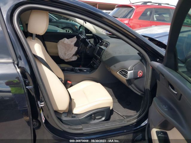 SAJAD4BV4HA972930 Jaguar Xe 35t Premium