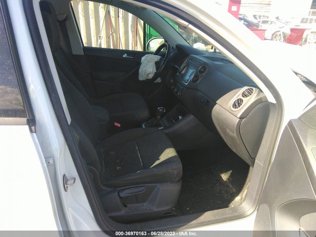 WVGBV7AX3FW581753 Volkswagen TIGUAN S