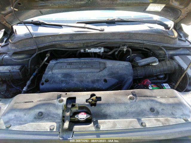 2004 HONDA PILOT EX VIN: 2HKYF18424H579189