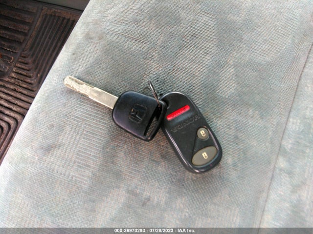 2004 HONDA PILOT EX VIN: 2HKYF18424H579189
