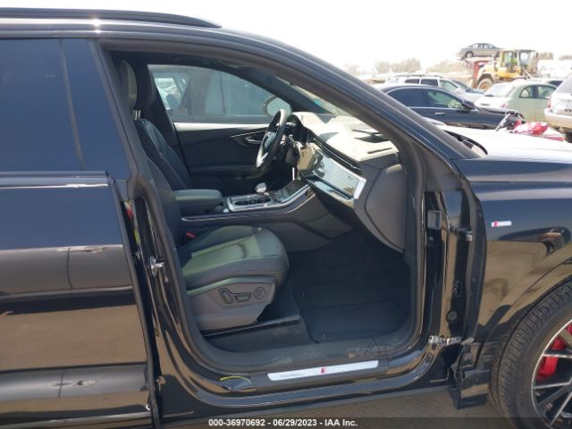 WA1EVBF11ND023607 Audi Q8 Premium Plus