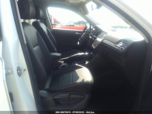 3VV2B7AXXLM147565 Volkswagen Tiguan Se/sel/se R-line Black