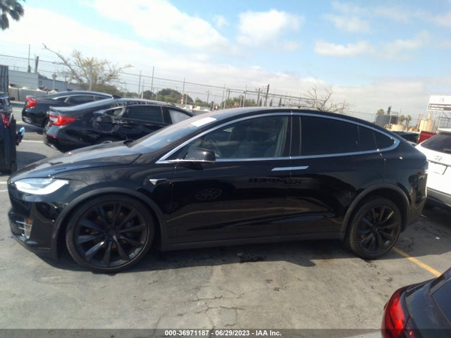 2021 Tesla Model X, VIN: 5YJXCDE27MF321497