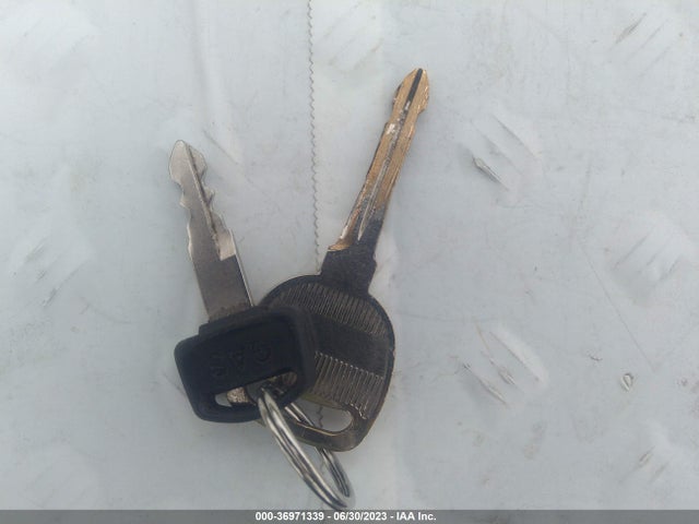 2005 SATURN VUE VIN: 5GZCZ33D55S837338