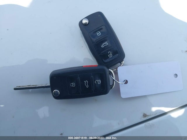 3VWD17AJ4EM312001 Volkswagen Jetta Sedan Se