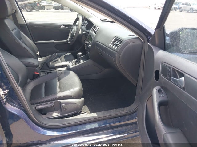 3VWD17AJ4EM312001 Volkswagen Jetta Sedan Se