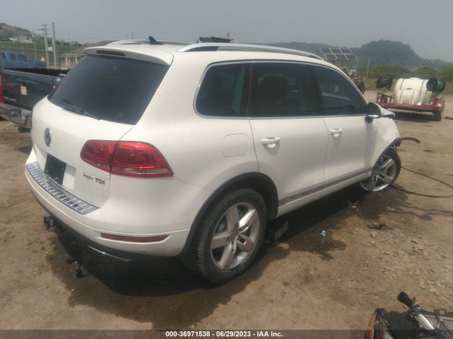 2014 Volkswagen Touareg, VIN: WVGEP9BP2ED010234