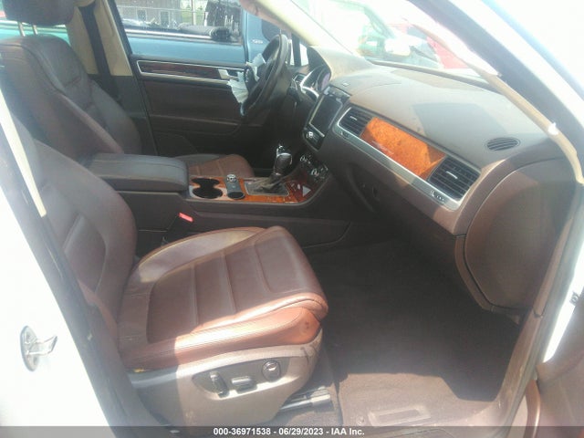 2014 Volkswagen Touareg, VIN: WVGEP9BP2ED010234