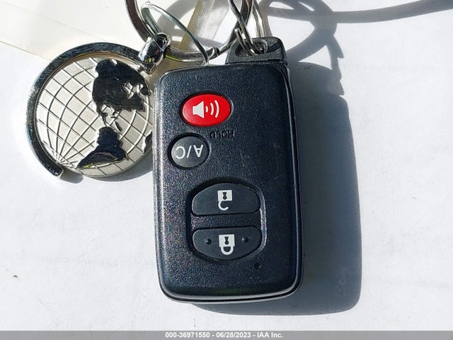 Toyota Prius Four/five/three/one/two 2014 JTDKN3DUXE0368119 Image 3