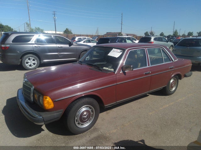 1983 MERCEDES-BENZ 240 D VIN: WDBAB23A7DB374676