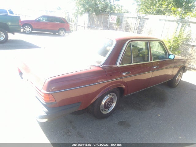 1983 MERCEDES-BENZ 240 D VIN: WDBAB23A7DB374676