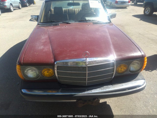 1983 MERCEDES-BENZ 240 D VIN: WDBAB23A7DB374676