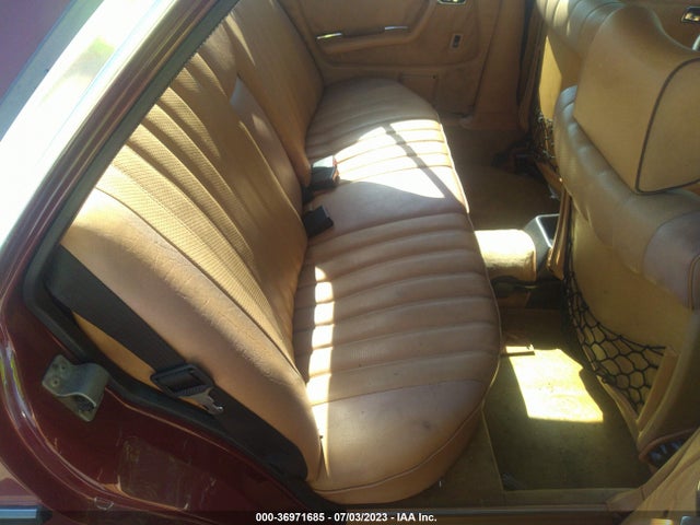 1983 MERCEDES-BENZ 240 D VIN: WDBAB23A7DB374676