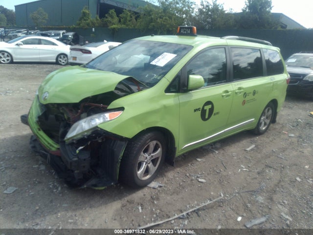 Toyota Sienna Le 8 Passenger 2017 5TDKZ3DCXHS809146 Image 2
