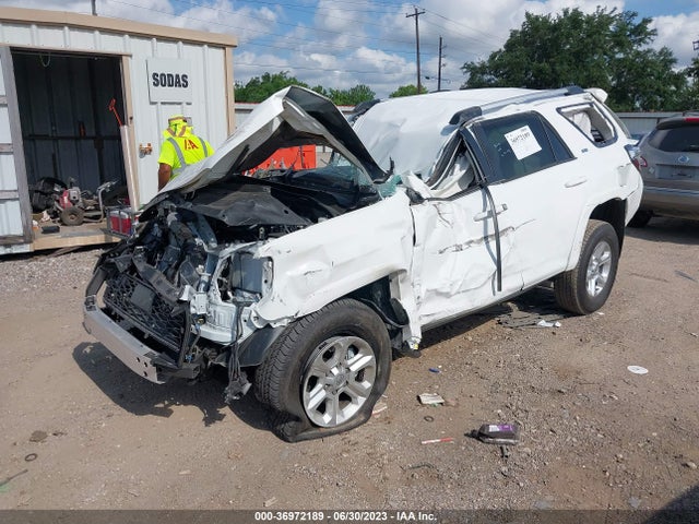 Toyota 4RUNNER SR5 2023 JTEEU5JR3P5290439 Image 2
