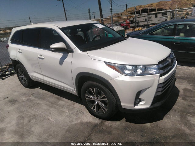 Toyota Highlander Le 2018 5TDBZRFH4JS823805 Image 1