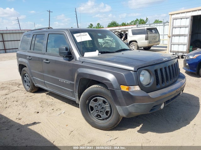 2016 1C4NJPBB9GD749036 main image